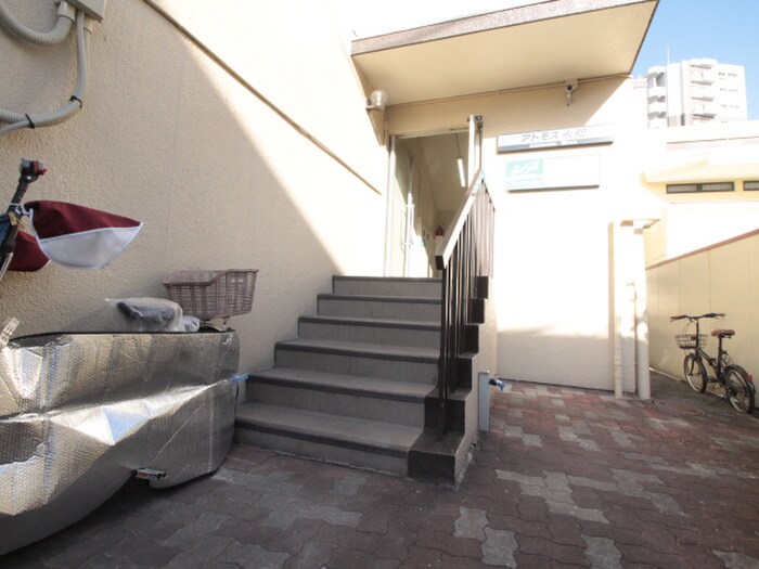 物件外観写真2　(エントランス部分)