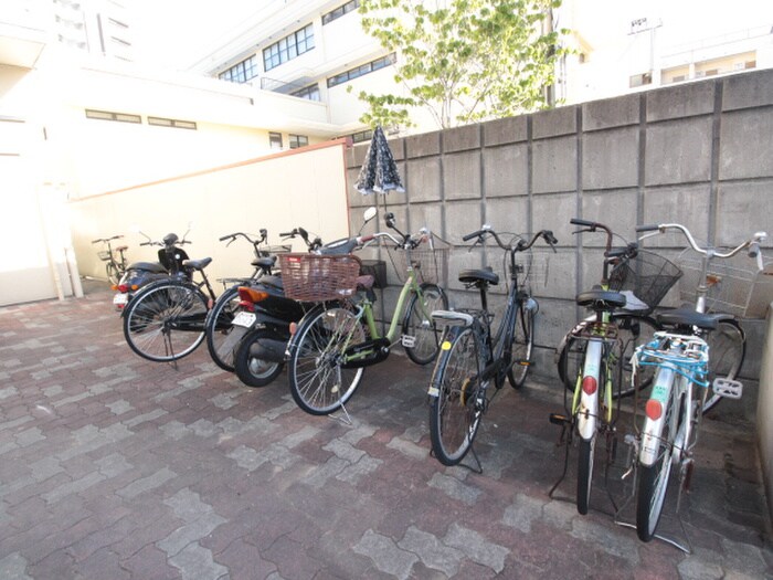 物件外観写真4　(駐輪場)