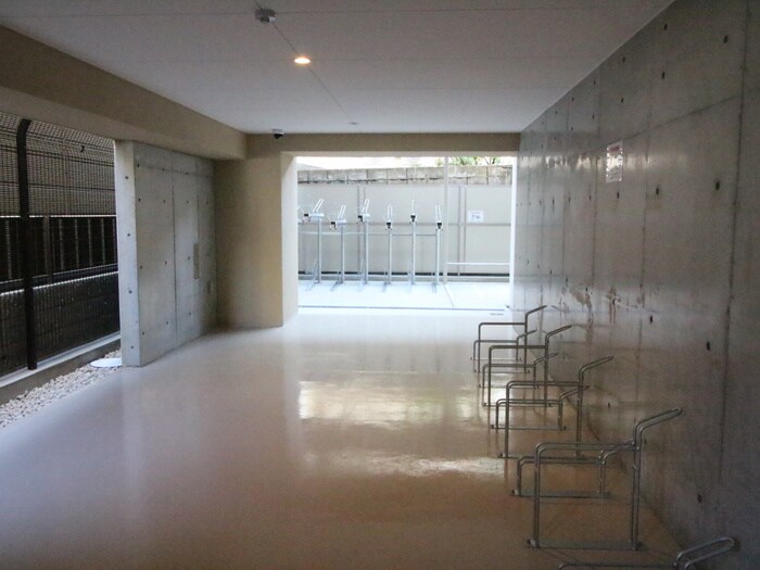 物件外観写真5　(駐輪場)