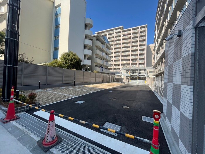 物件外観写真3　(駐車場)