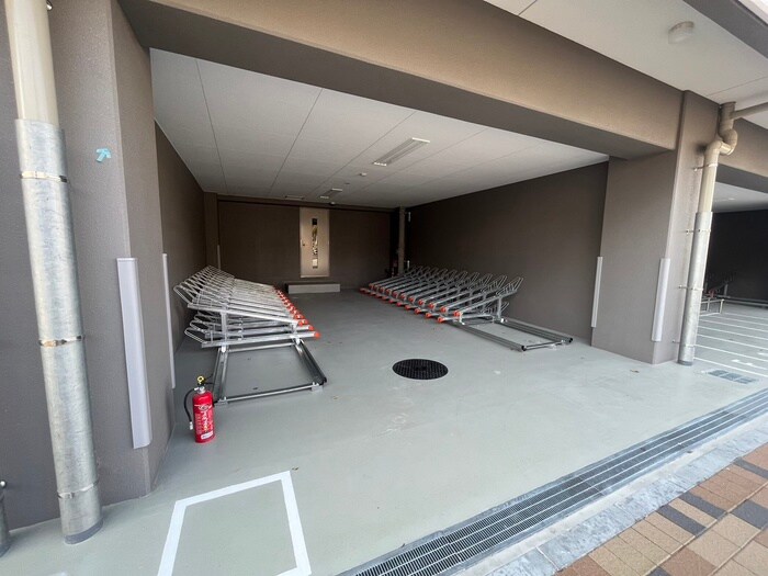 物件外観写真5　(駐輪場)