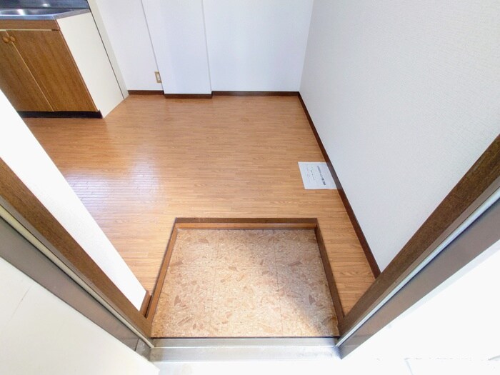 物件内観写真13　(玄関)