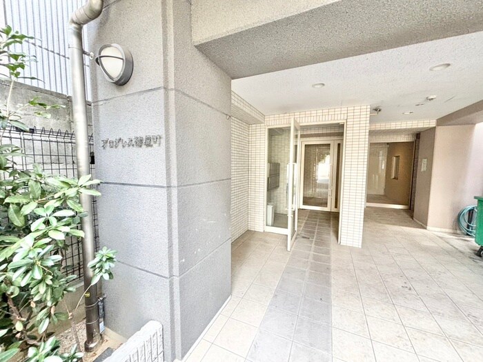 物件外観写真4　(エントランス部分)