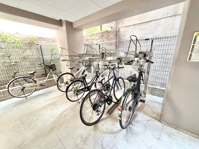 物件外観写真5　(駐輪場)