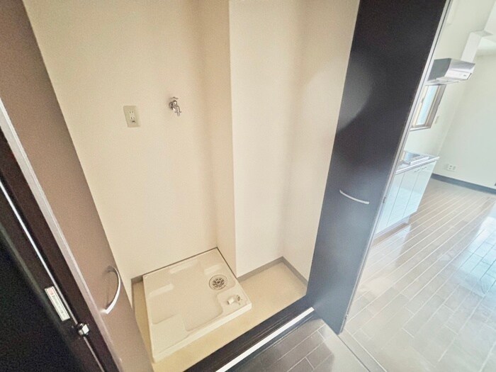 物件内観写真15　(洗濯機置場)