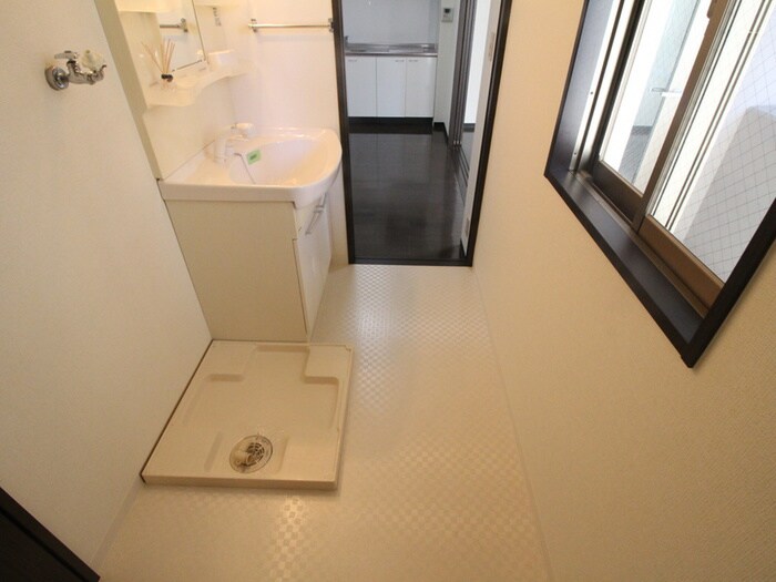 物件内観写真15　(洗濯機置場)