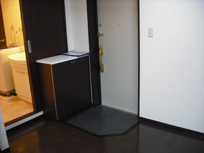 物件内観写真18　(玄関)