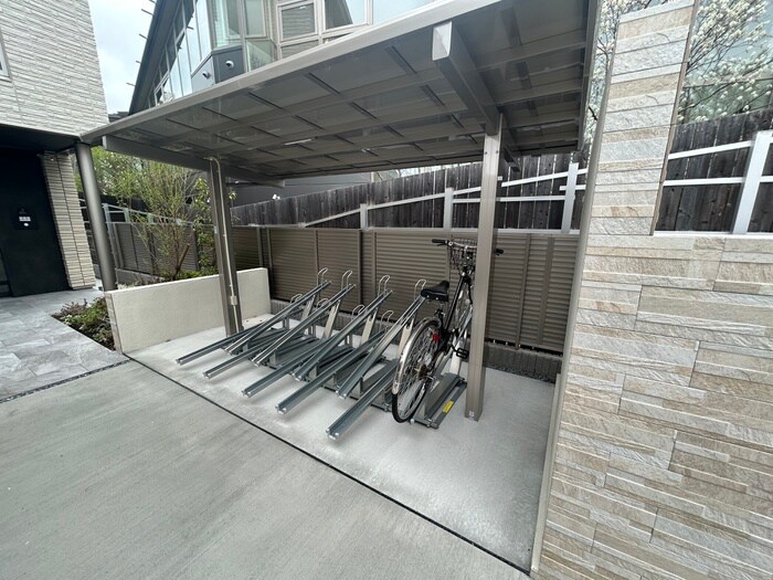 物件外観写真3　(駐輪場)