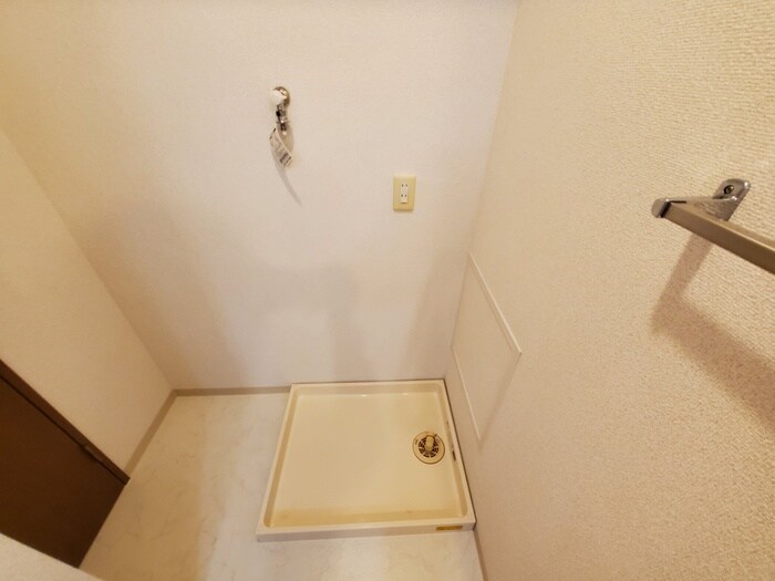 物件内観写真10　(洗濯機置場)