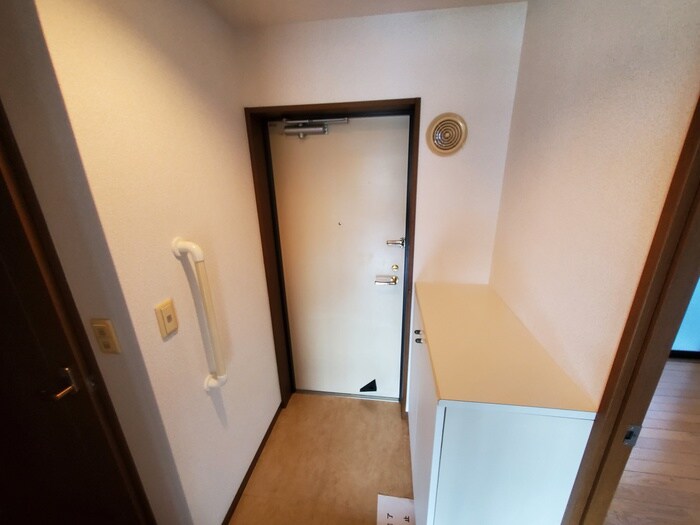 物件内観写真15　(玄関)