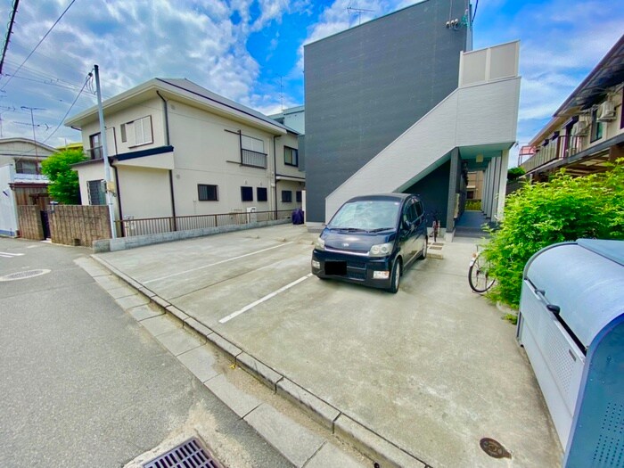 物件外観写真3　(駐車場)