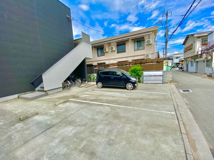 物件外観写真6　(駐車場)