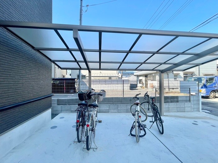 物件外観写真4　(駐輪場)