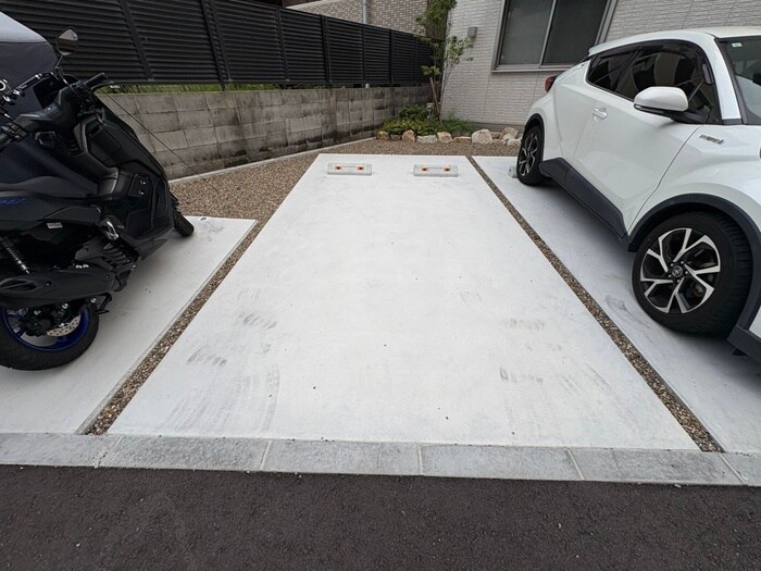 物件外観写真4　(駐車場)