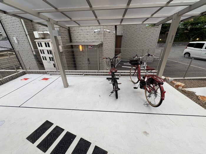 物件外観写真5　(駐輪場)