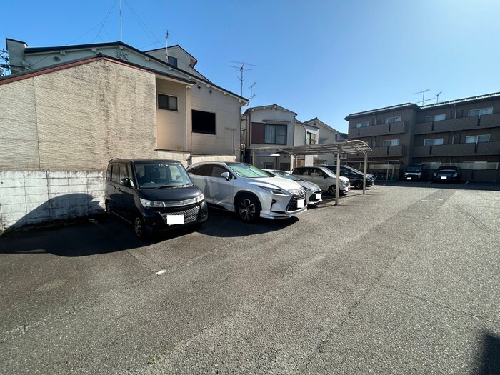 物件外観写真5　(駐車場)