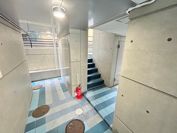 物件外観写真5　(エントランス部分)