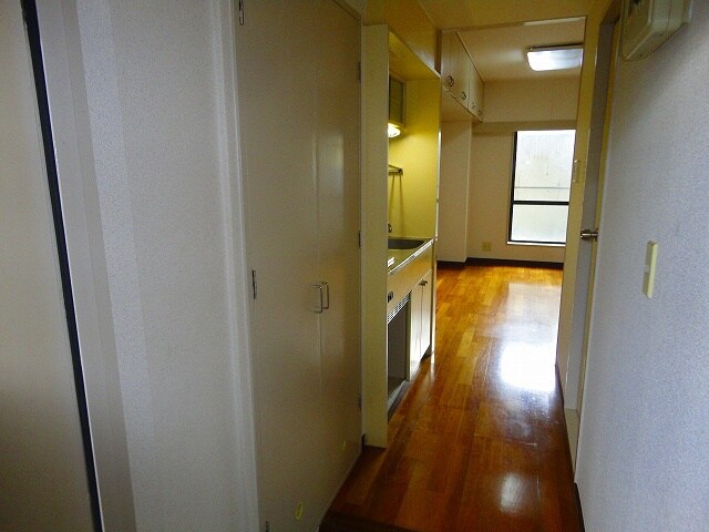 物件内観写真12　(廊下)