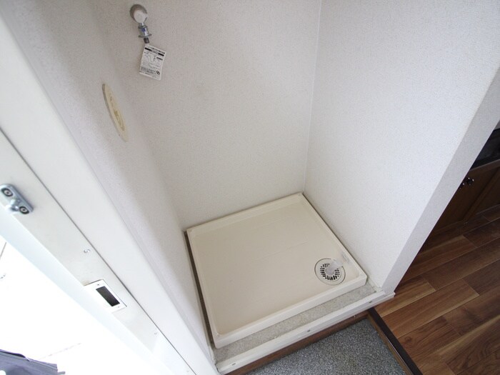 物件内観写真13　(洗濯機置場)