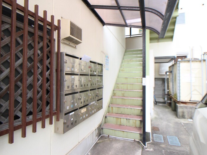 物件外観写真4　(エントランス部分)