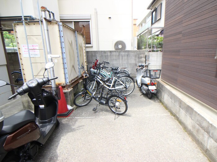 物件外観写真5　(駐輪場)