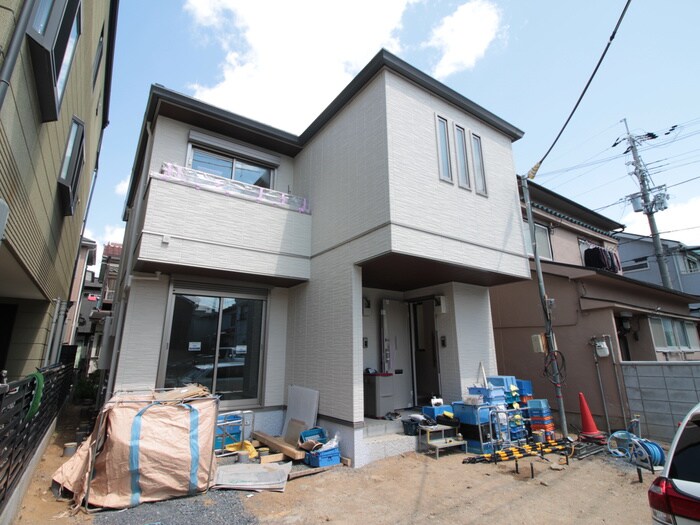 物件外観写真1　(建築中)