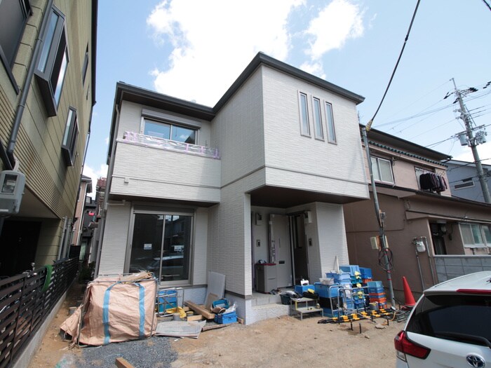 物件外観写真4　(建築中)