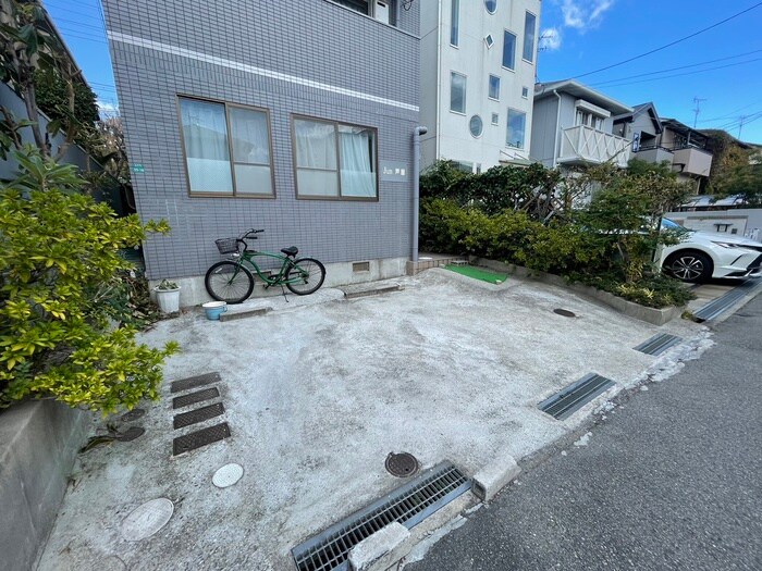 ＪＵＮ芦屋の駐車場