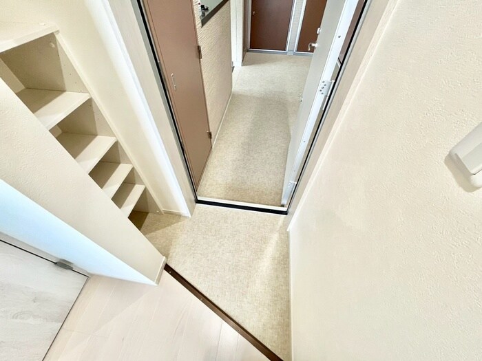 物件内観写真7　(玄関)