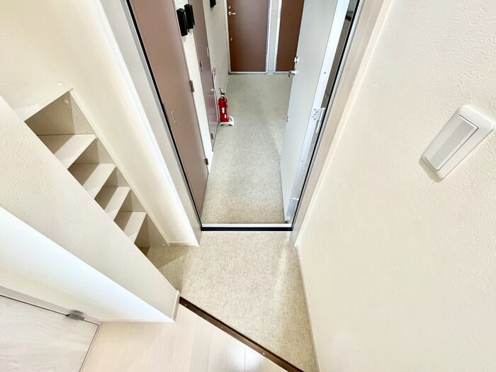 物件内観写真11　(玄関)