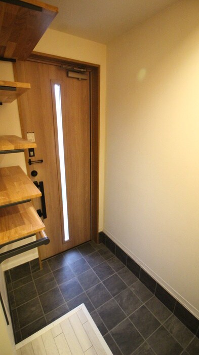 物件内観写真16　(玄関)