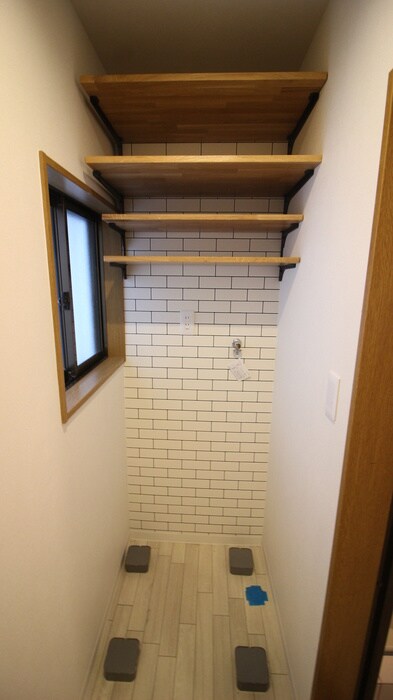 物件内観写真18　(洗濯機置場)