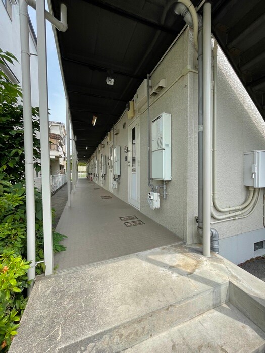 物件外観写真3　(エントランス部分)