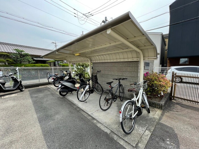 物件外観写真4　(駐輪場)