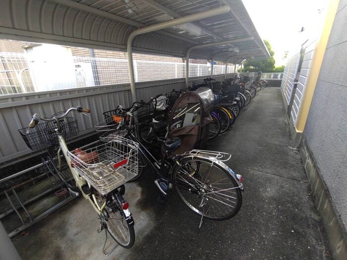 物件外観写真6　(駐輪場)