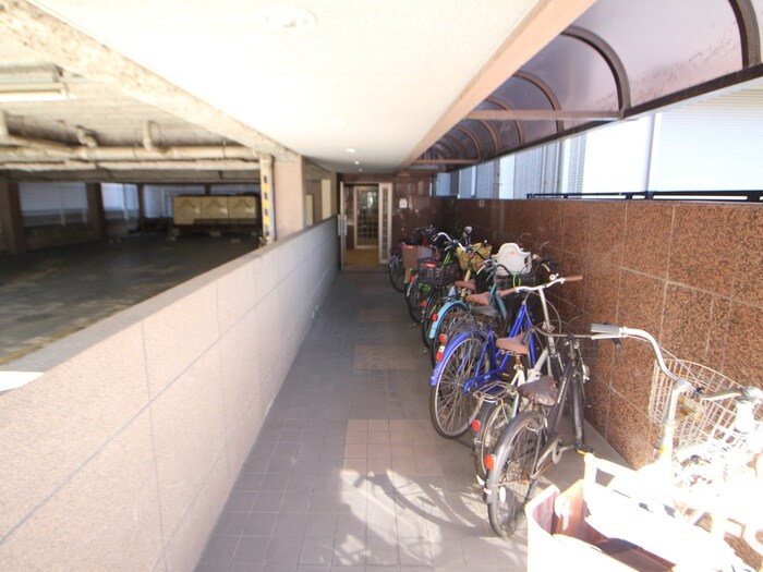 物件外観写真6　(駐輪場)