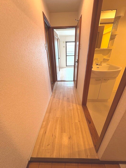 物件内観写真16　(廊下)