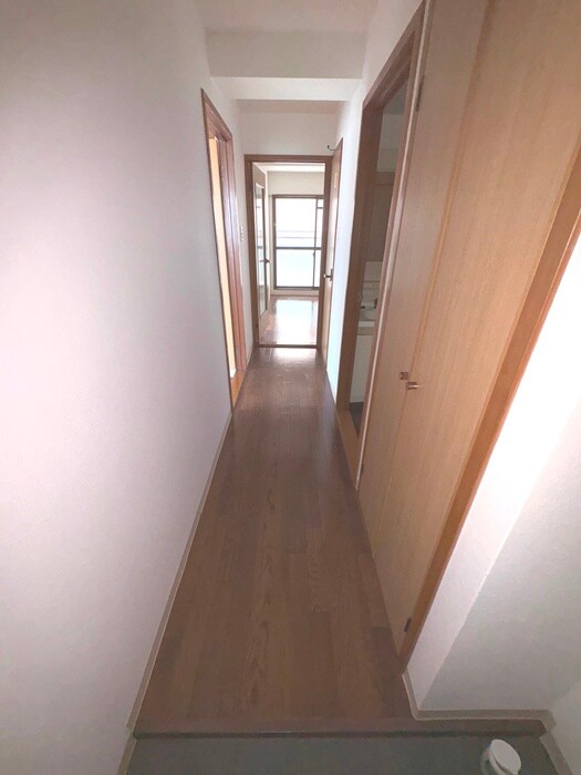 物件内観写真16　(廊下)