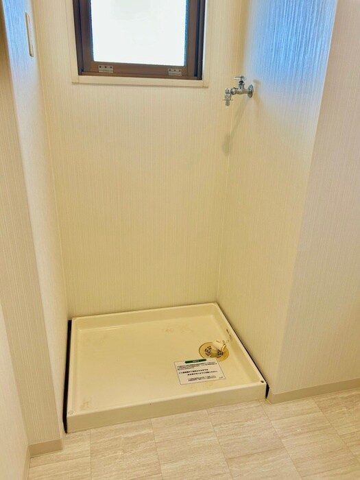 物件内観写真12　(洗濯機置場)