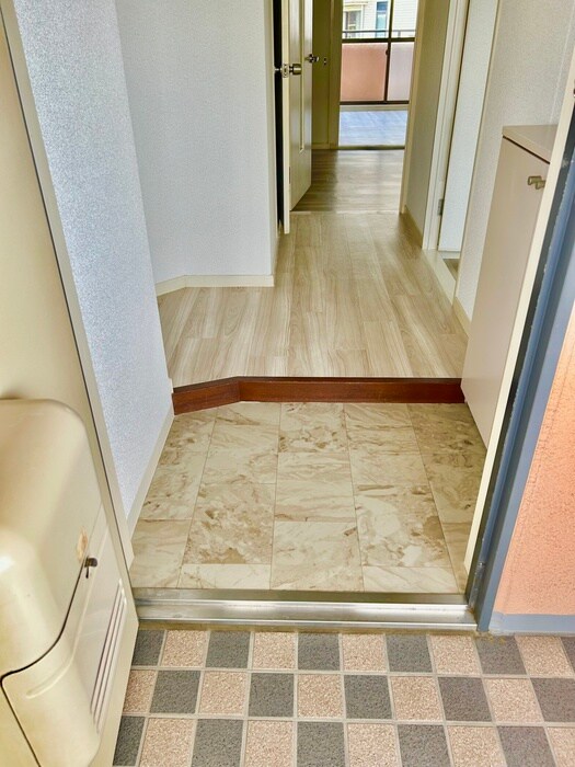 物件内観写真19　(玄関)