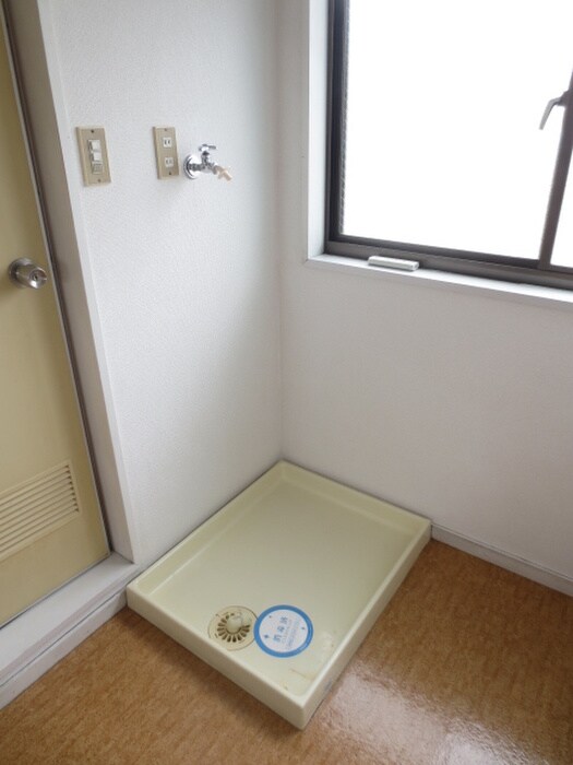 物件内観写真12　(洗濯機置場)