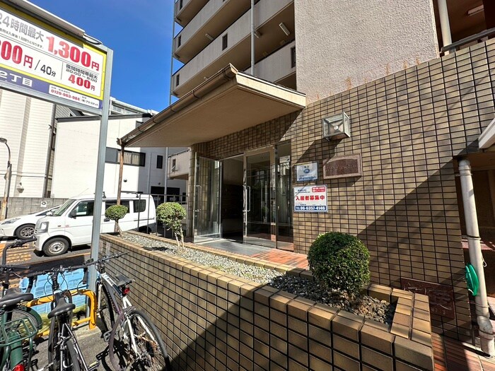 物件外観写真4　(エントランス部分)