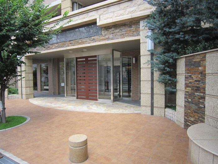 物件外観写真5　(エントランス部分)