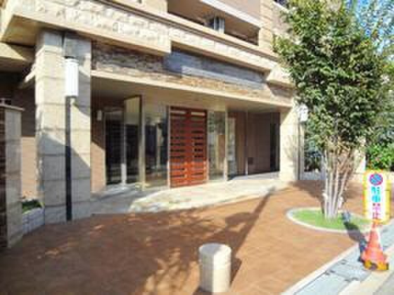 物件外観写真6　(エントランス部分)