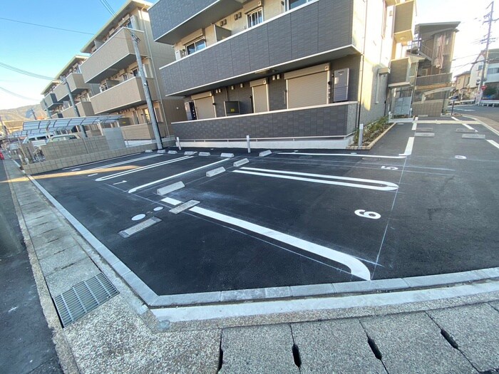 物件外観写真6　(駐車場)
