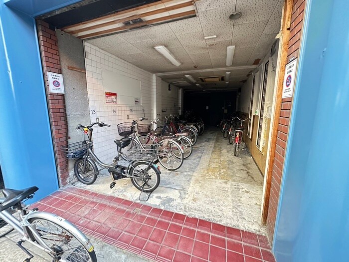 物件外観写真5　(駐輪場)