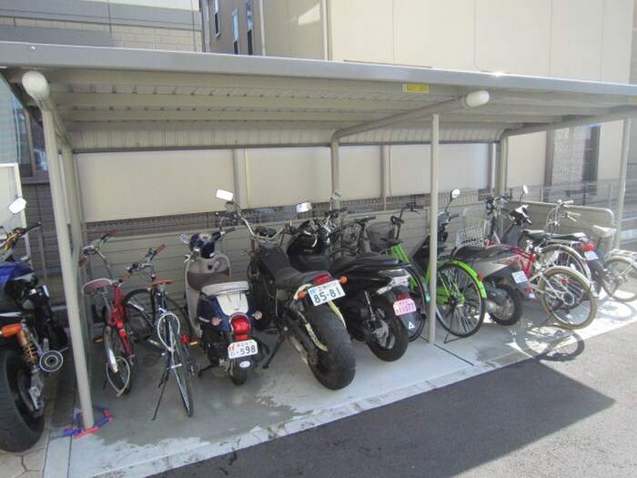 物件外観写真3　(駐輪場)
