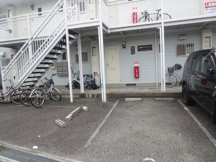 物件外観写真3　(駐車場)