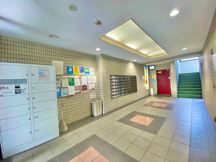 物件外観写真5　(エントランス部分)