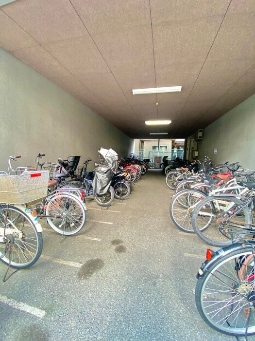 物件外観写真6　(駐輪場)